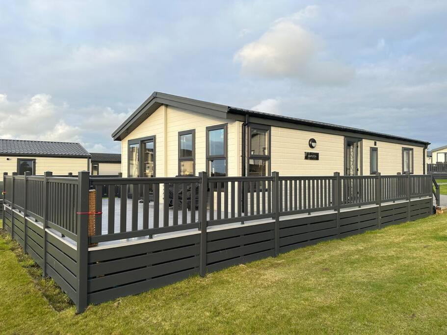 Modern Lodge With Amazing Views New Quay Zewnętrze zdjęcie